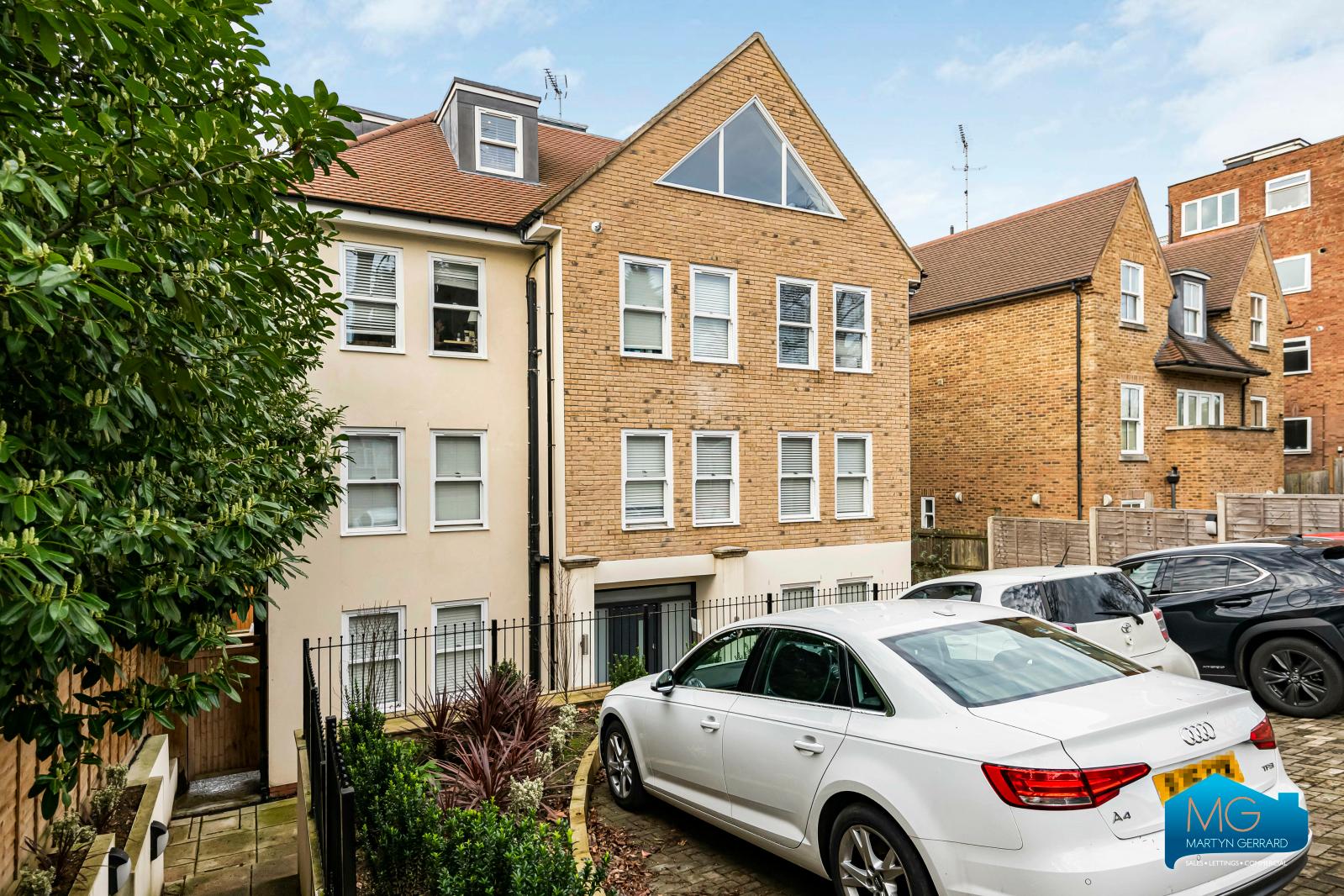 2 bedroom Apartment to rent - Martyn Gerrard