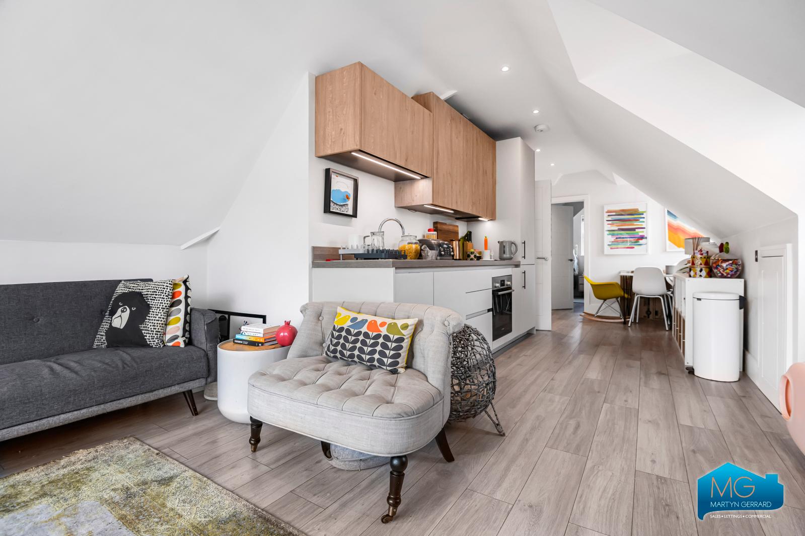 2 bedroom Apartment to rent - Martyn Gerrard