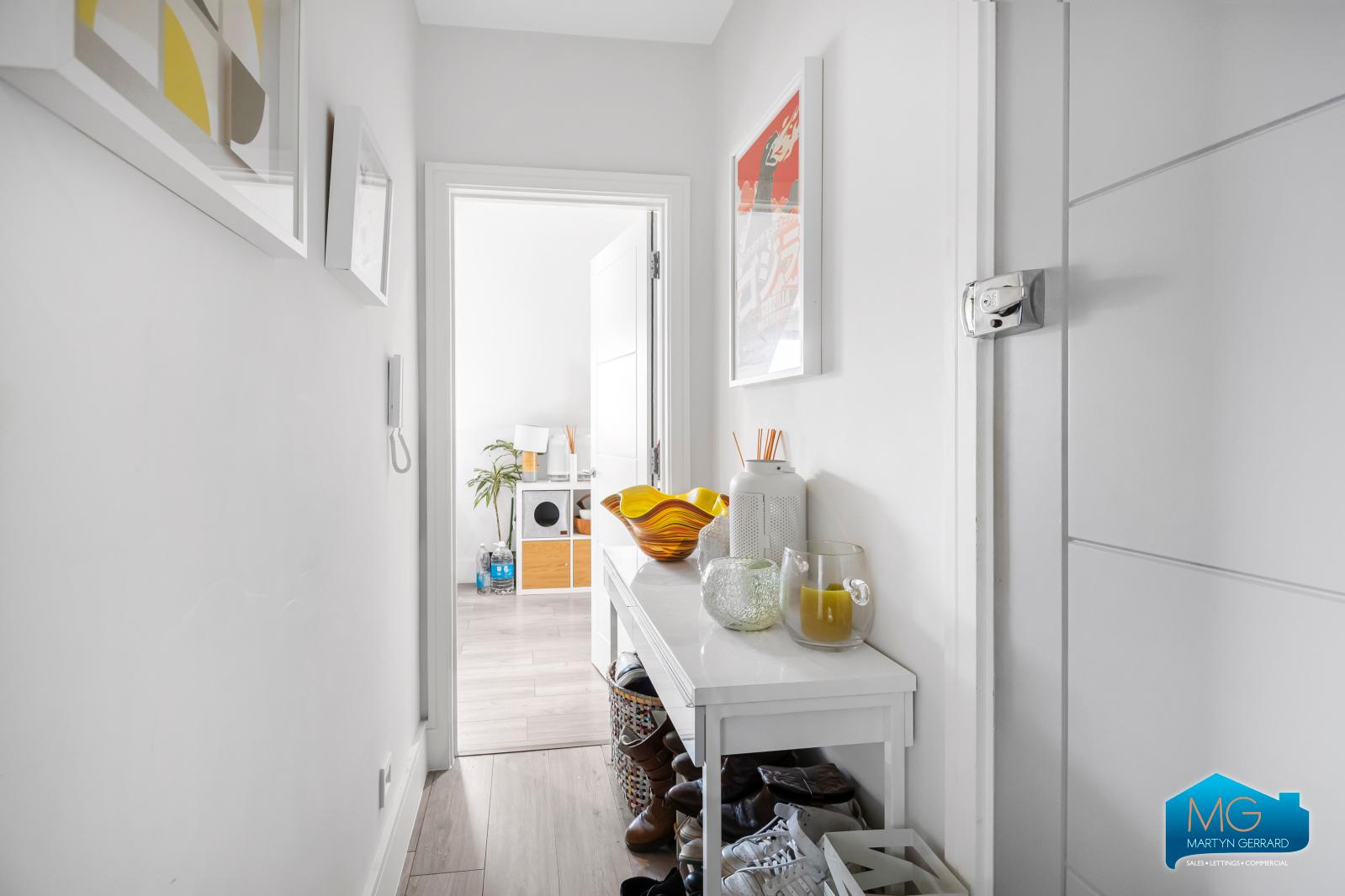 2 bedroom Apartment to rent - Martyn Gerrard