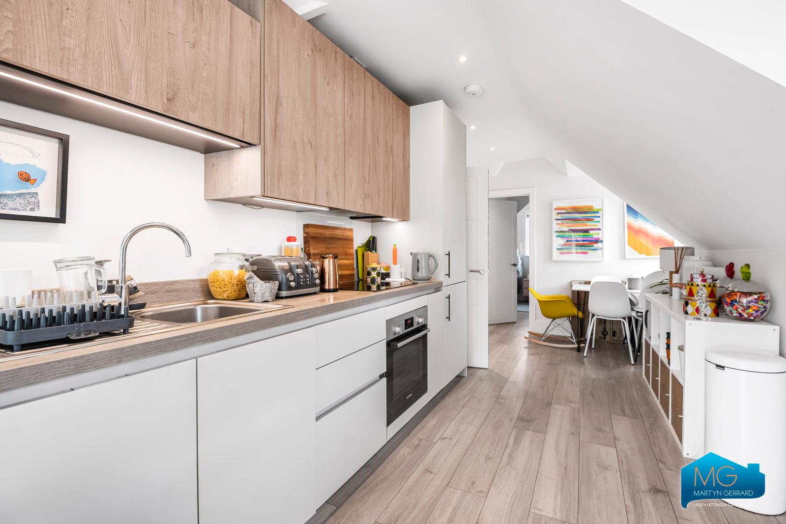 2 bedroom Apartment to rent - Martyn Gerrard