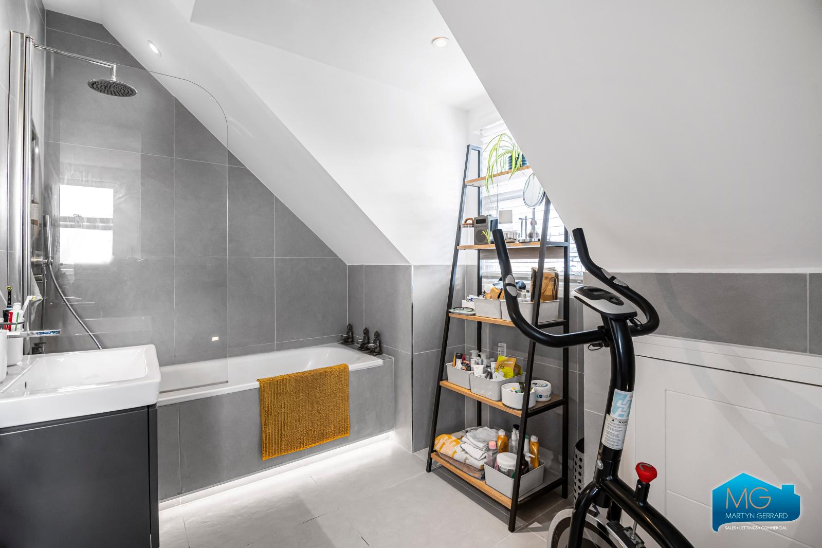 2 bedroom Apartment to rent - Martyn Gerrard
