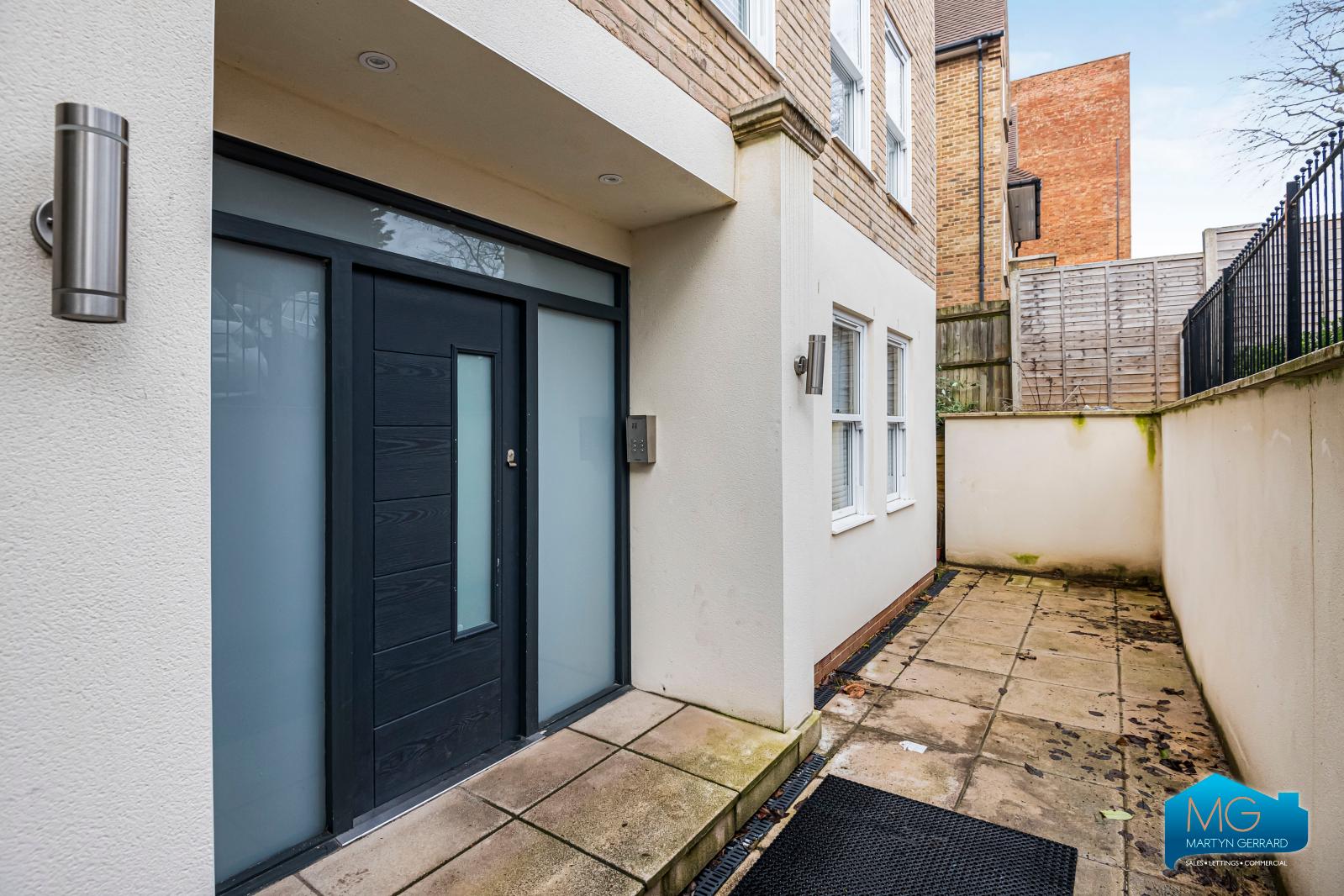 2 bedroom Apartment to rent - Martyn Gerrard