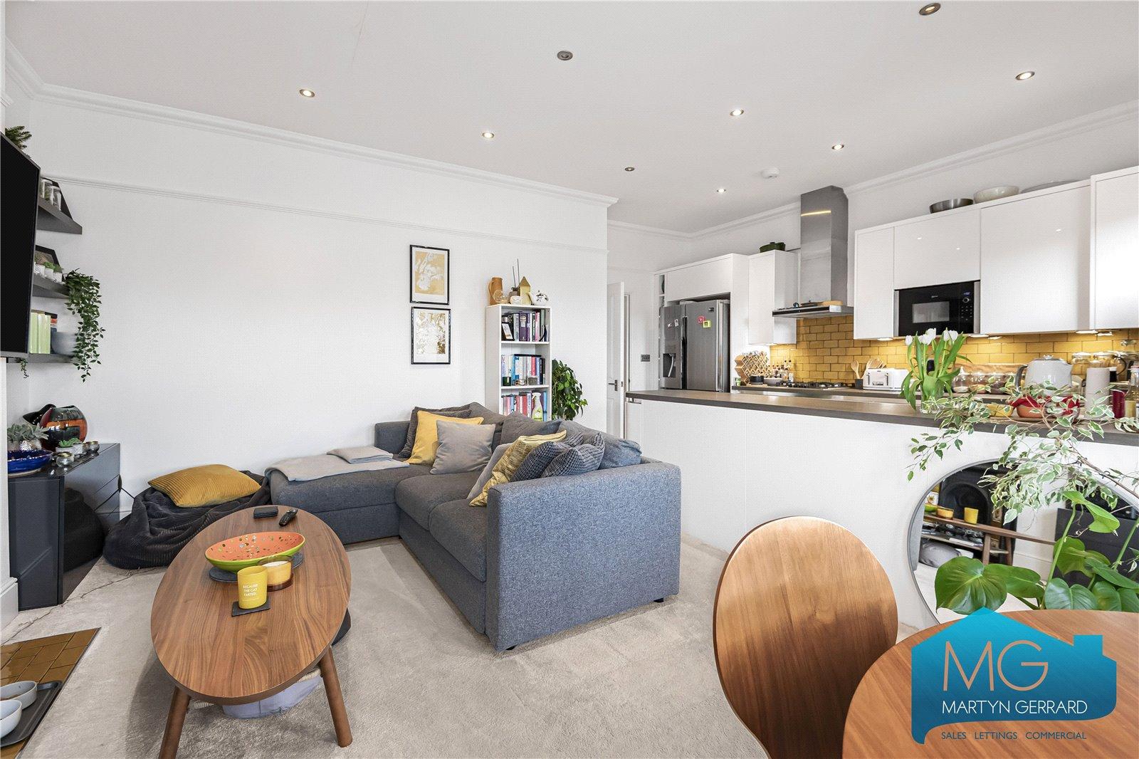 3 bedroom Apartment for sale - Martyn Gerrard