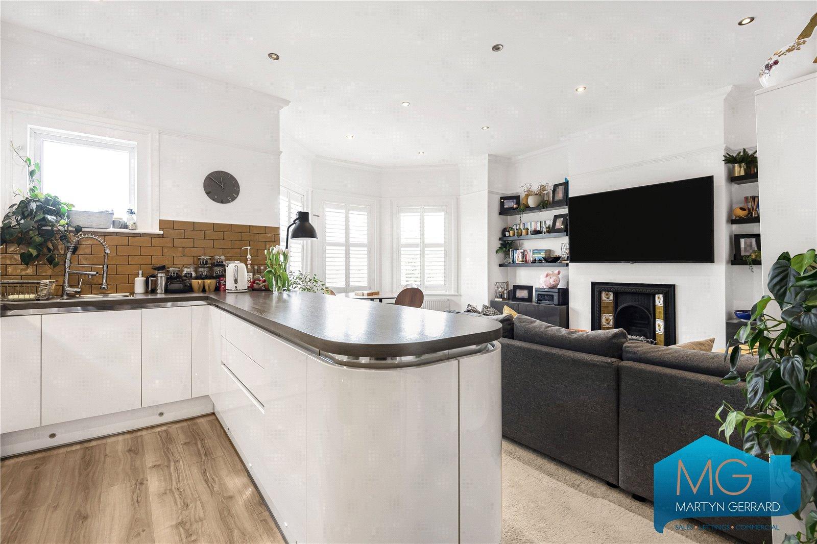 3 bedroom Apartment for sale - Martyn Gerrard