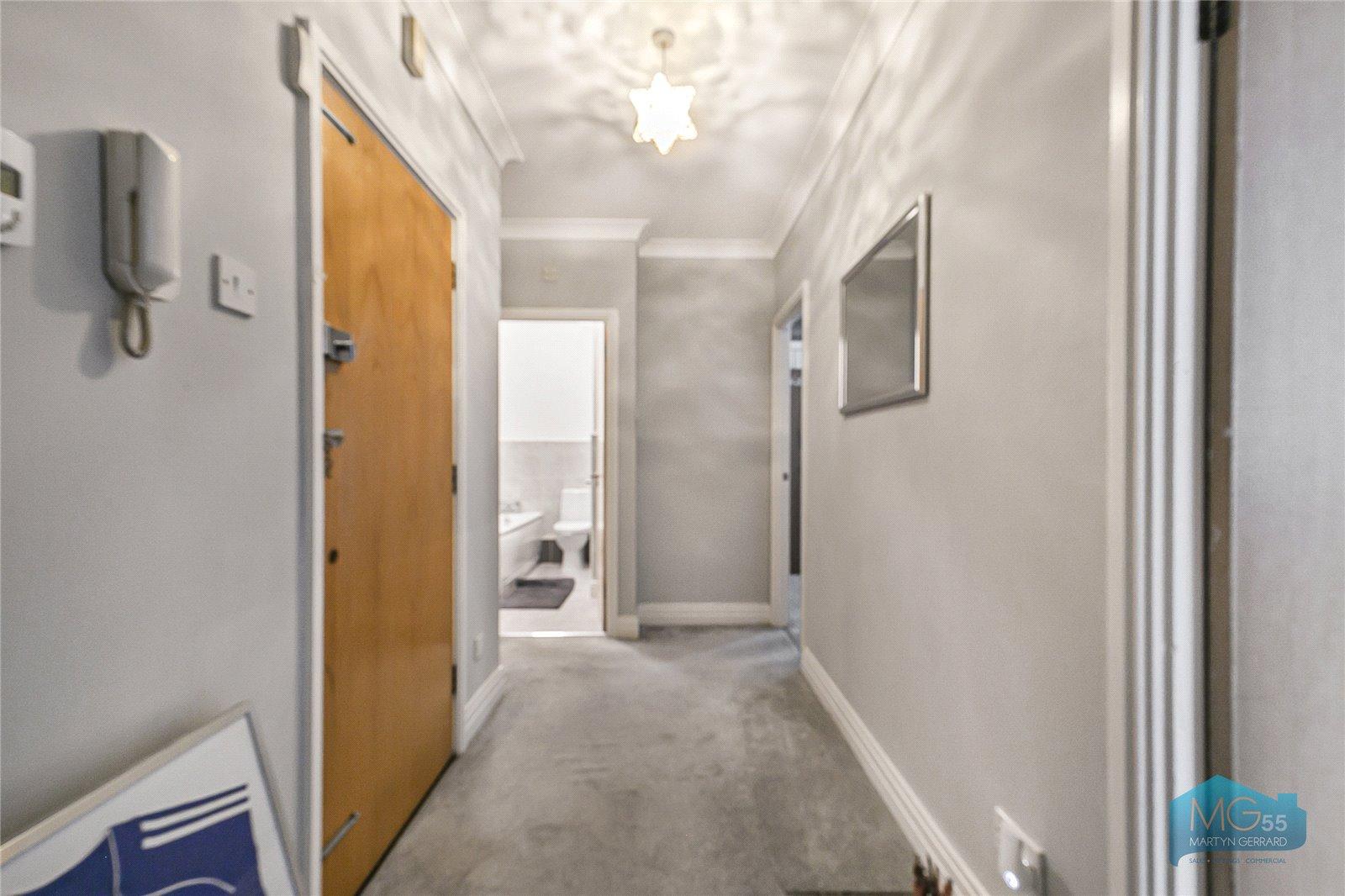 2 bedroom Ground Floor Flat to rent - Martyn Gerrard