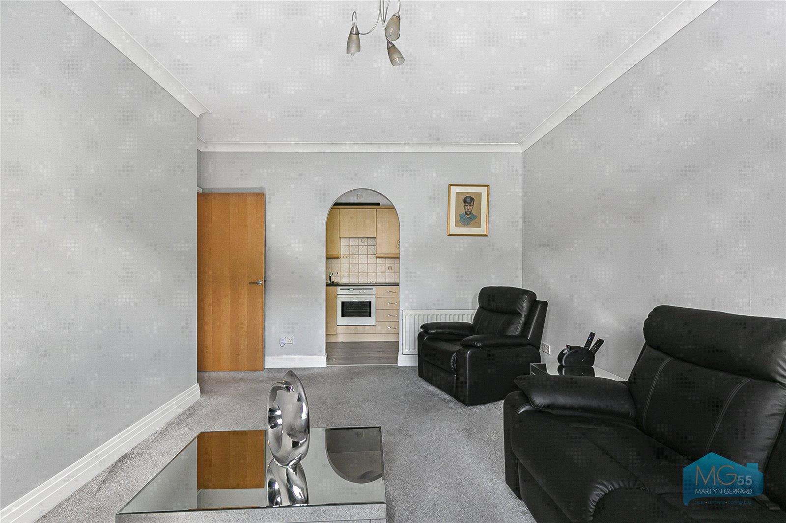 2 bedroom Ground Floor Flat to rent - Martyn Gerrard