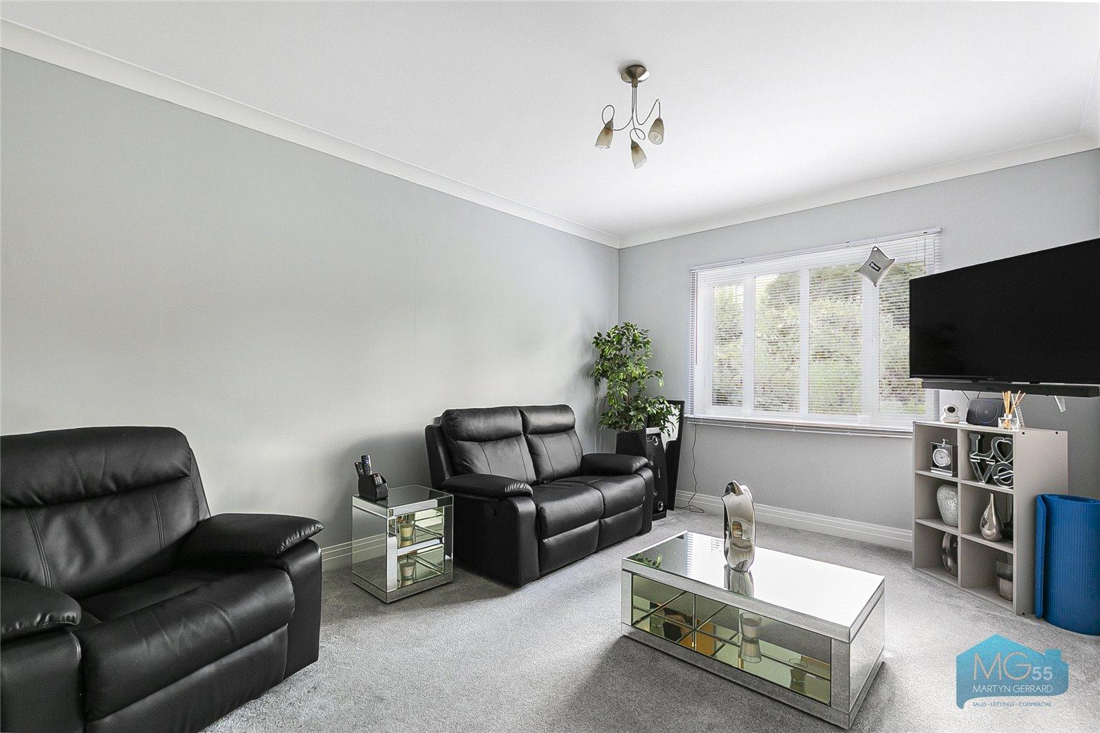 2 bedroom Ground Floor Flat to rent - Martyn Gerrard