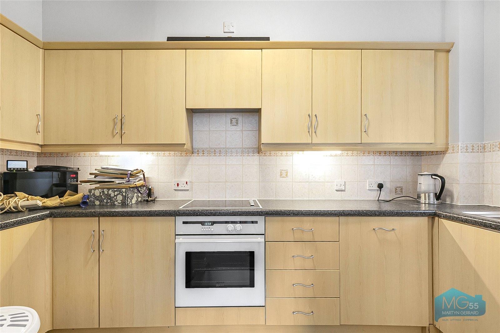 2 bedroom Ground Floor Flat to rent - Martyn Gerrard
