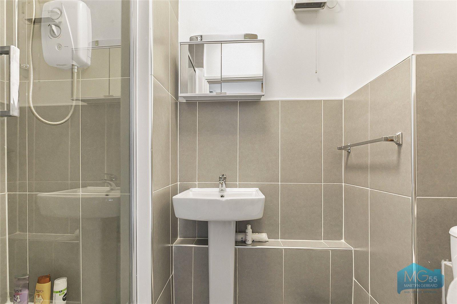 2 bedroom Ground Floor Flat to rent - Martyn Gerrard
