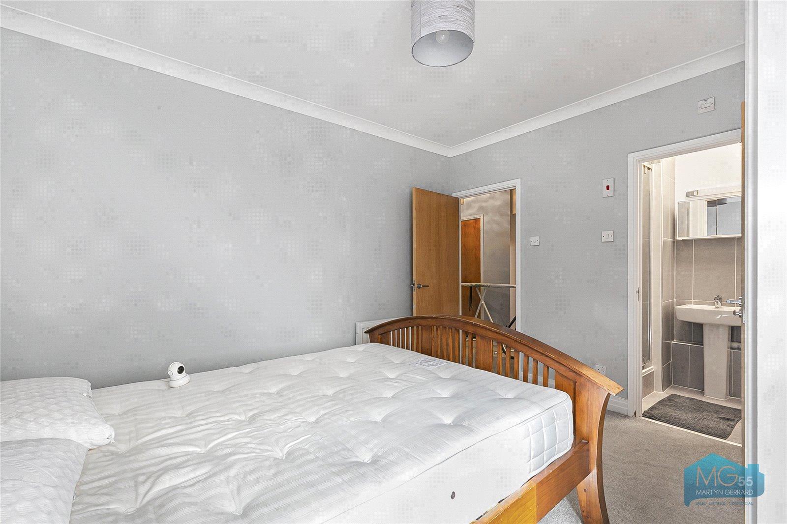 2 bedroom Ground Floor Flat to rent - Martyn Gerrard