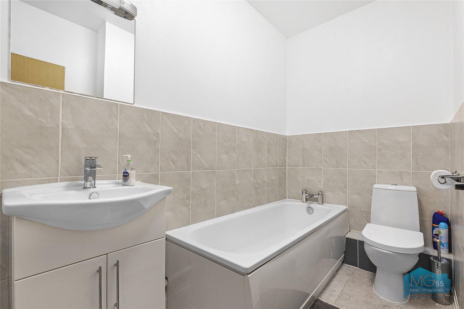 2 bedroom Ground Floor Flat to rent - Martyn Gerrard