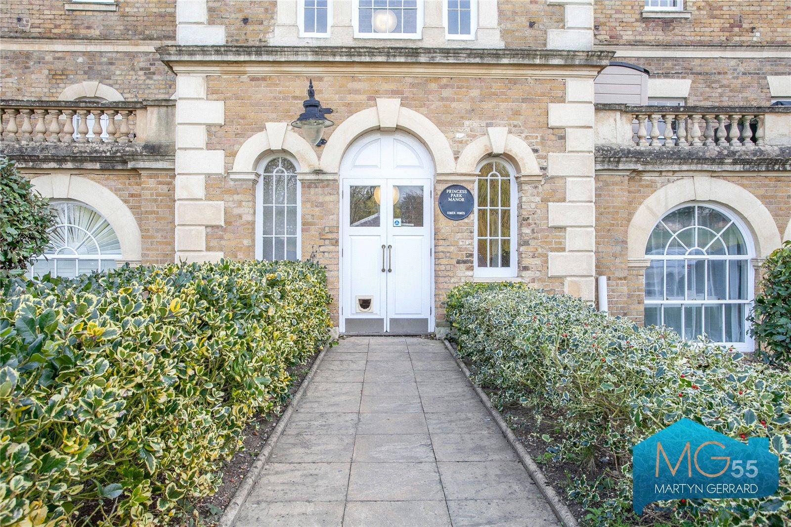 2 bedroom Apartment for sale - Martyn Gerrard