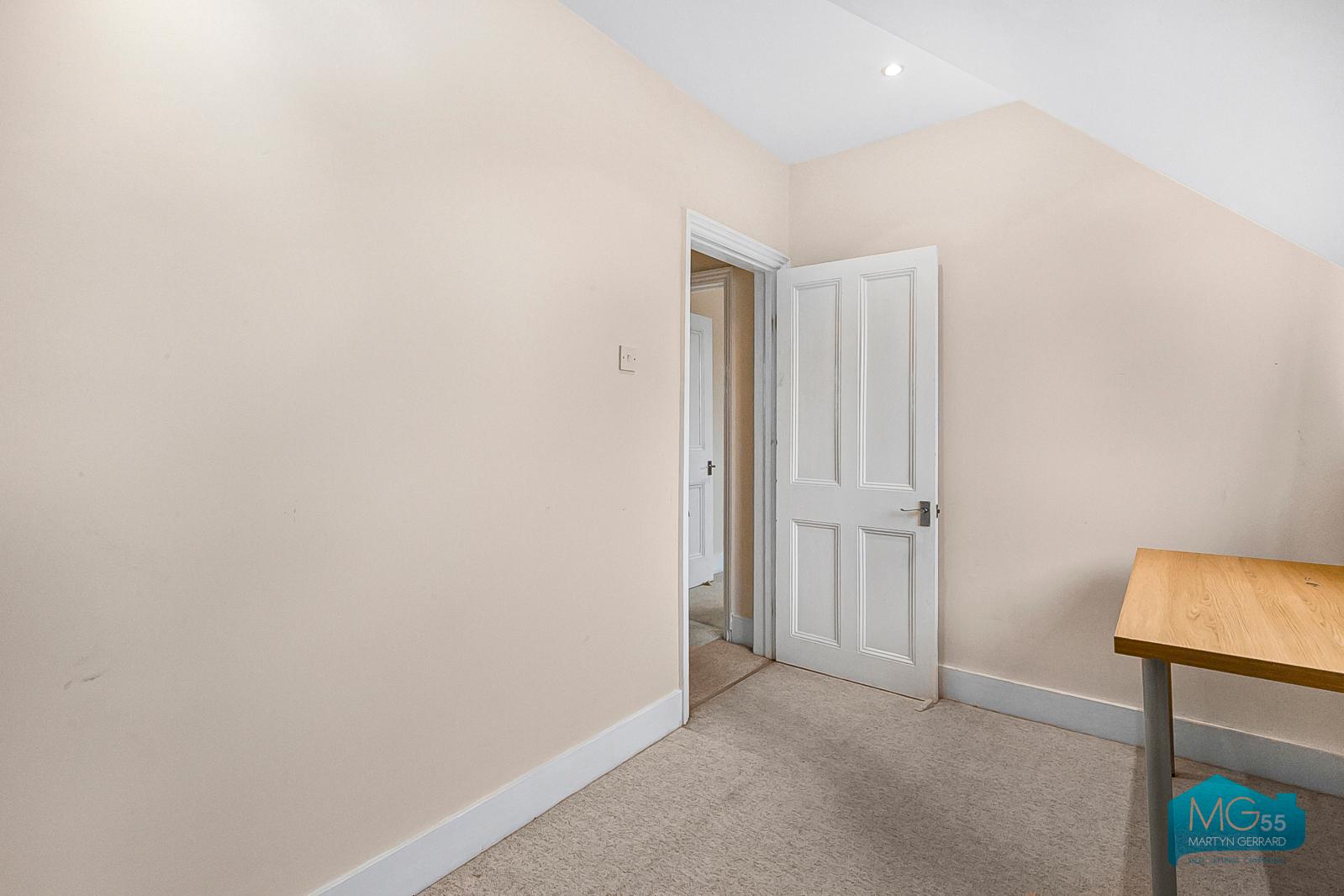 2 bedroom Apartment to rent - Martyn Gerrard