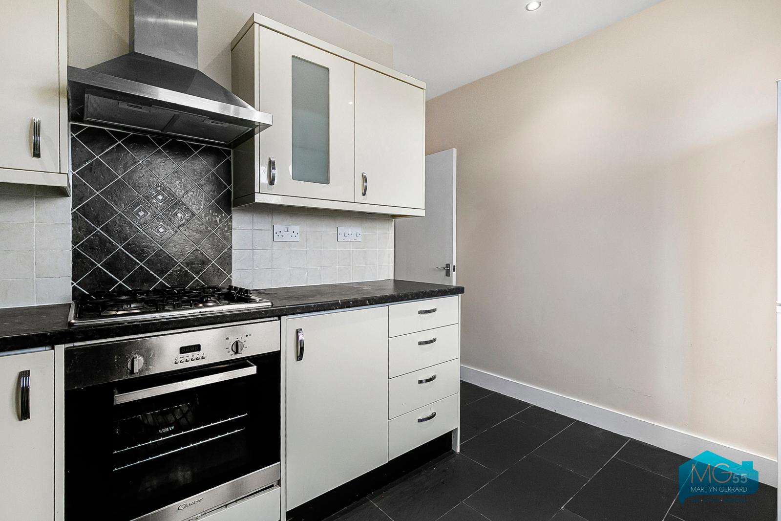 2 bedroom Apartment to rent - Martyn Gerrard