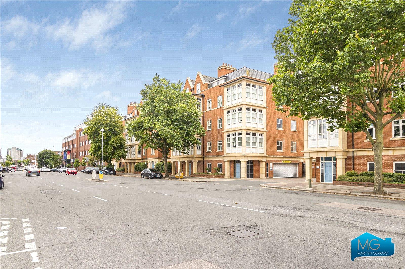 3 bedroom Apartment to rent - Martyn Gerrard