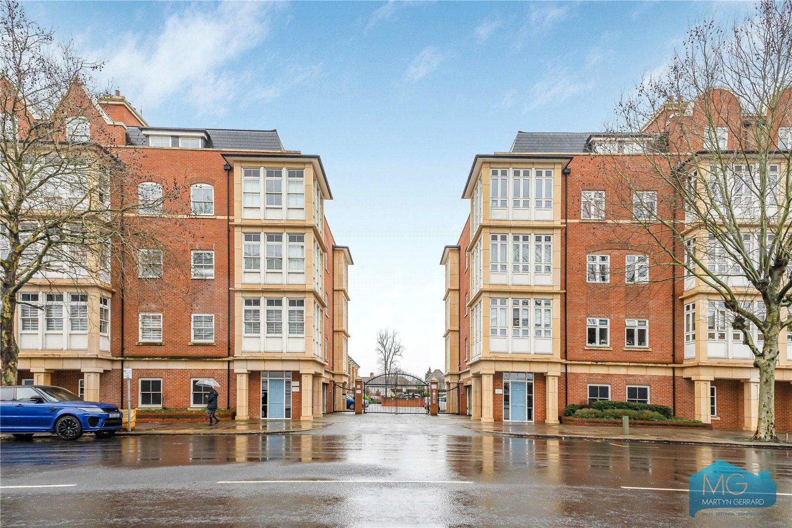 3 bedroom Apartment to rent - Martyn Gerrard