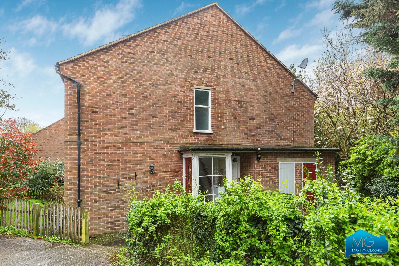 2 bedroom Ground Floor Flat to rent - Martyn Gerrard