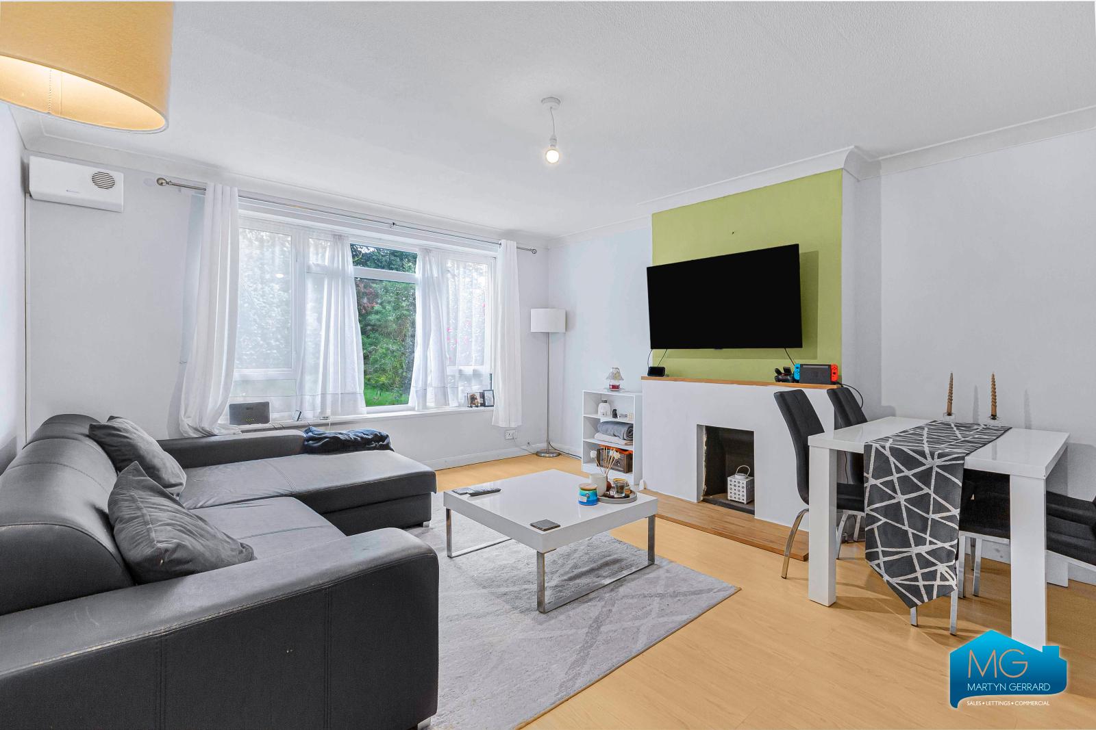 2 bedroom Ground Floor Flat to rent - Martyn Gerrard