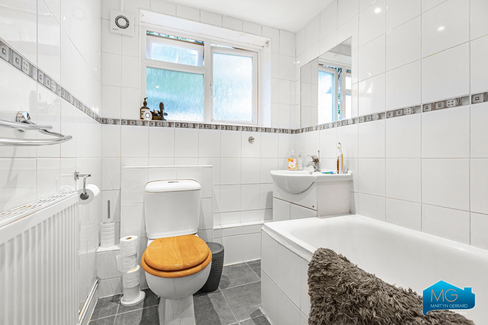 2 bedroom Ground Floor Flat to rent - Martyn Gerrard