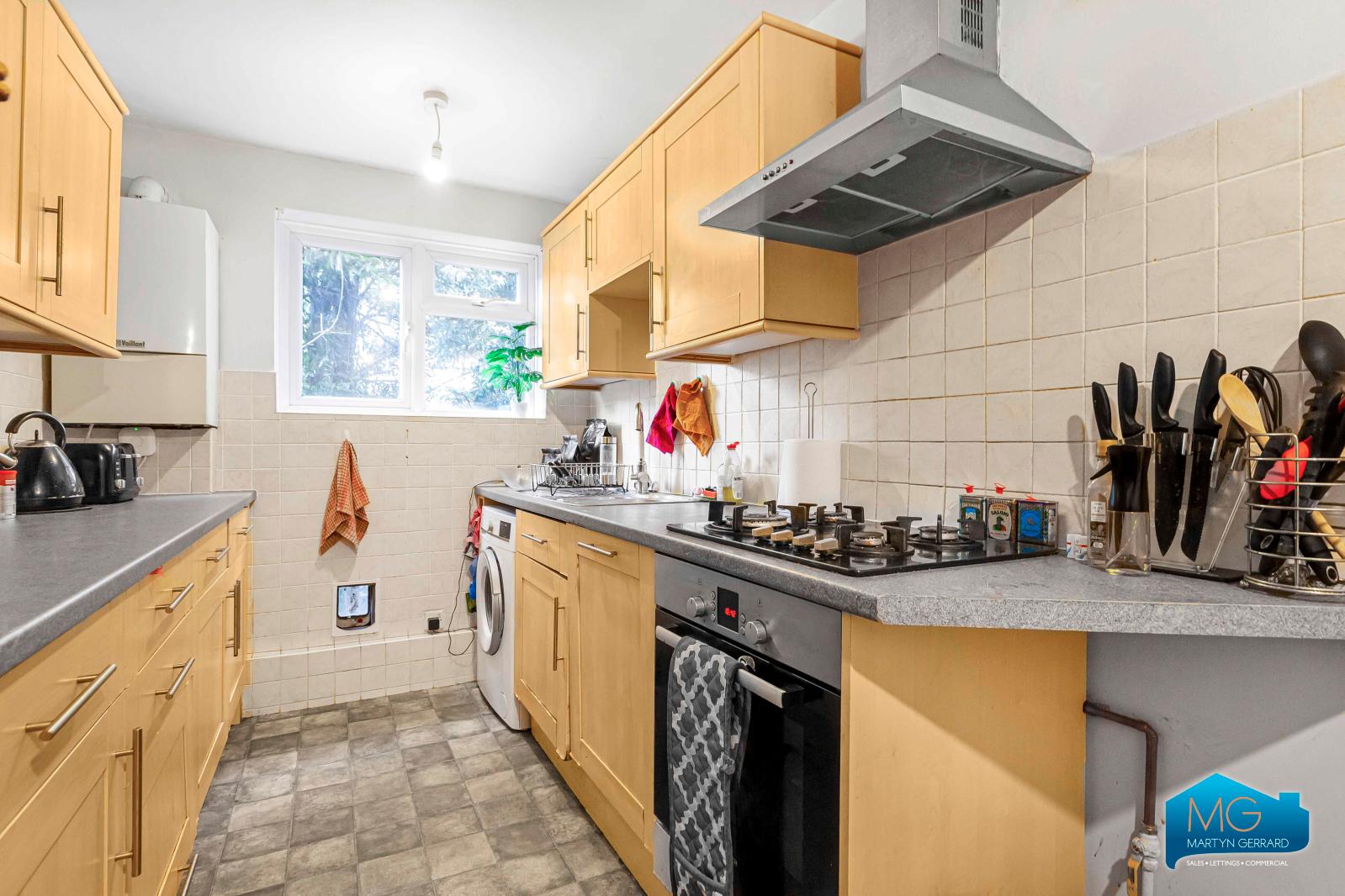 2 bedroom Ground Floor Flat to rent - Martyn Gerrard