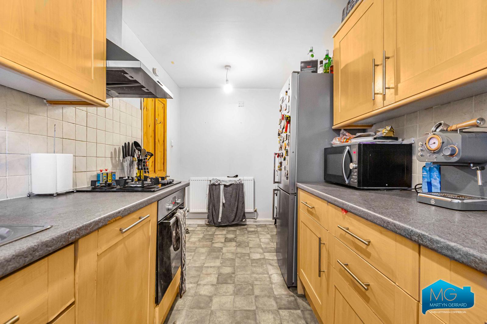 2 bedroom Ground Floor Flat to rent - Martyn Gerrard