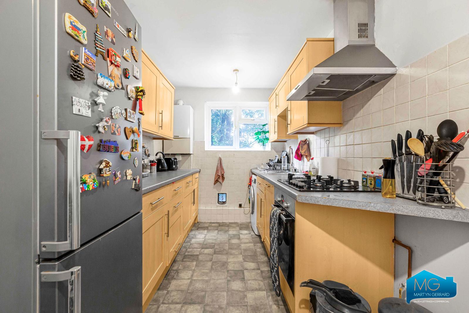 2 bedroom Ground Floor Flat to rent - Martyn Gerrard