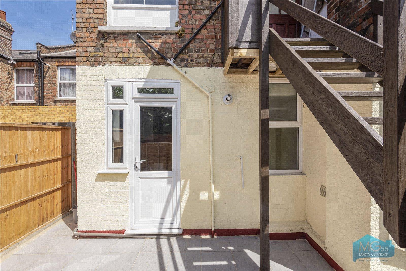 2 bedroom Ground Floor Flat to rent - Martyn Gerrard