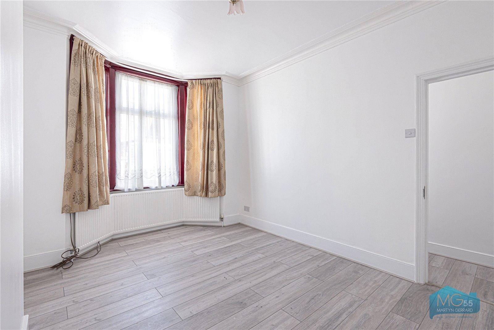 2 bedroom Ground Floor Flat to rent - Martyn Gerrard