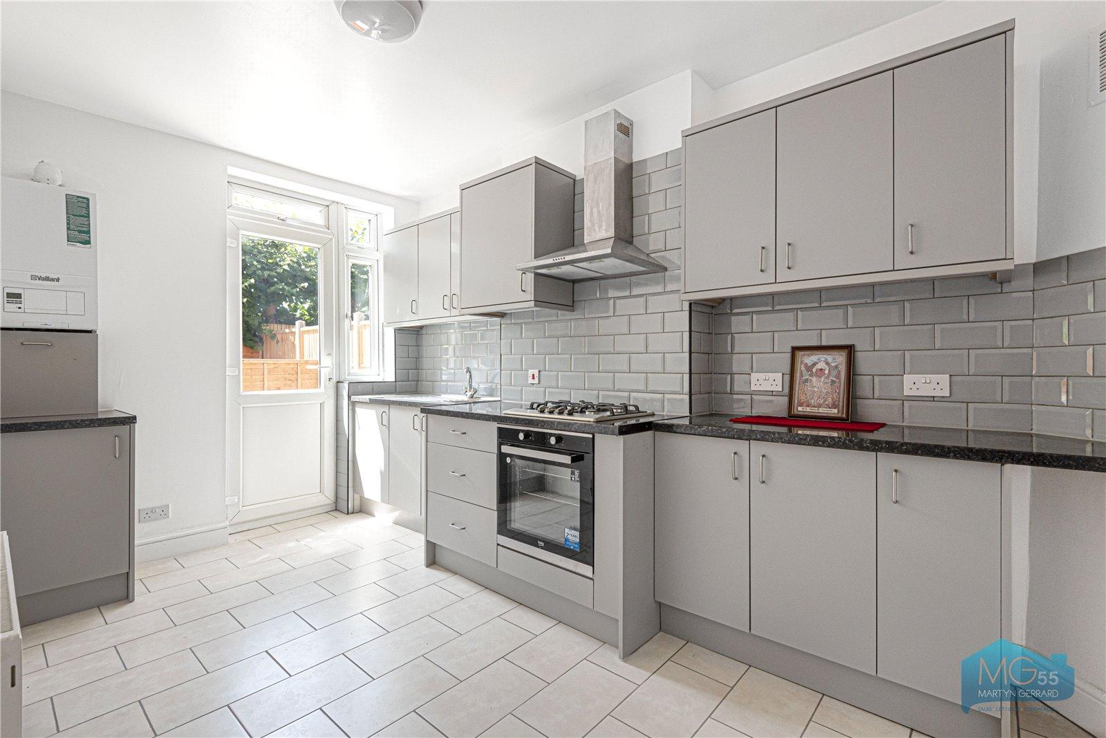 2 bedroom Ground Floor Flat to rent - Martyn Gerrard