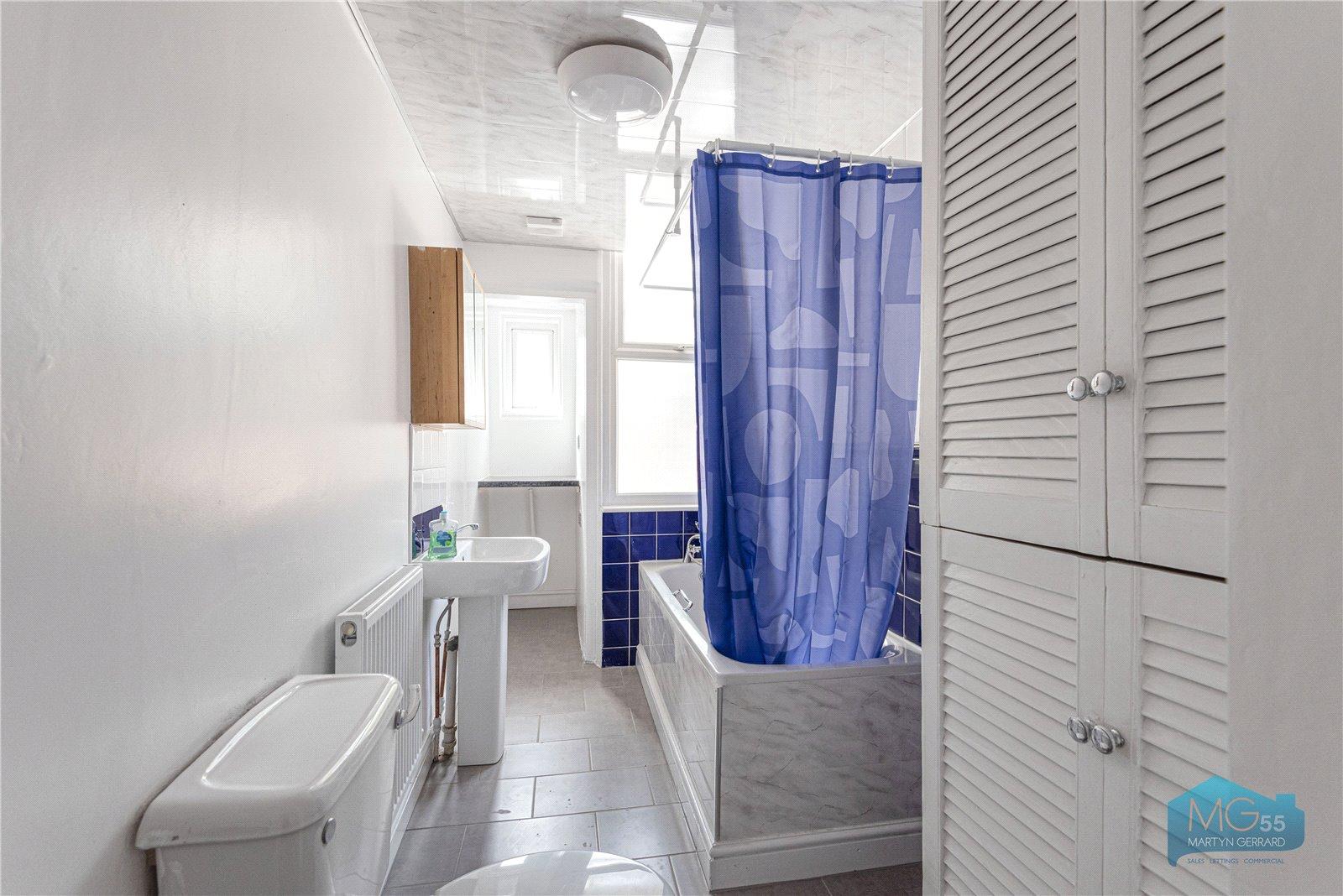 2 bedroom Ground Floor Flat to rent - Martyn Gerrard