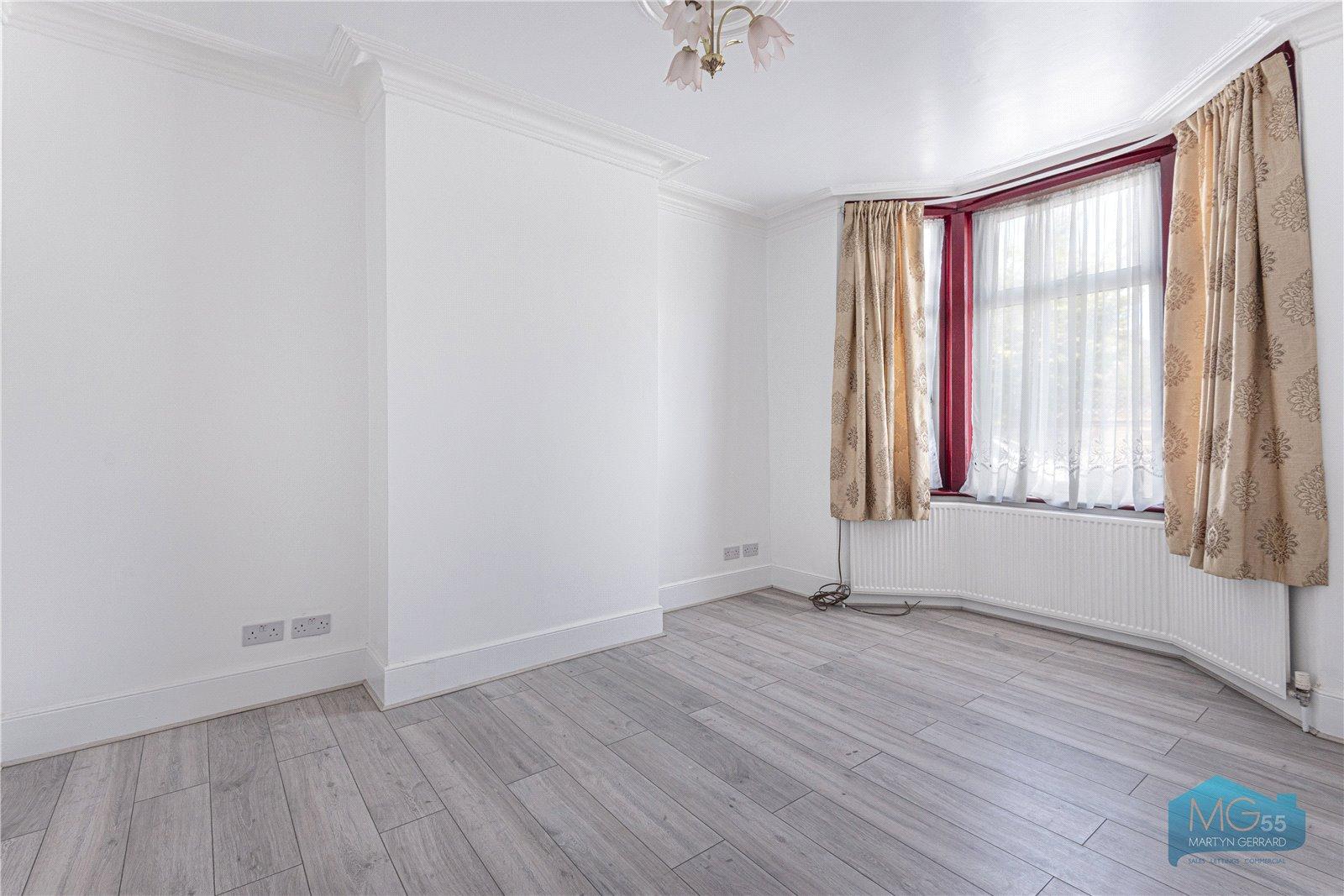 2 bedroom Ground Floor Flat to rent - Martyn Gerrard