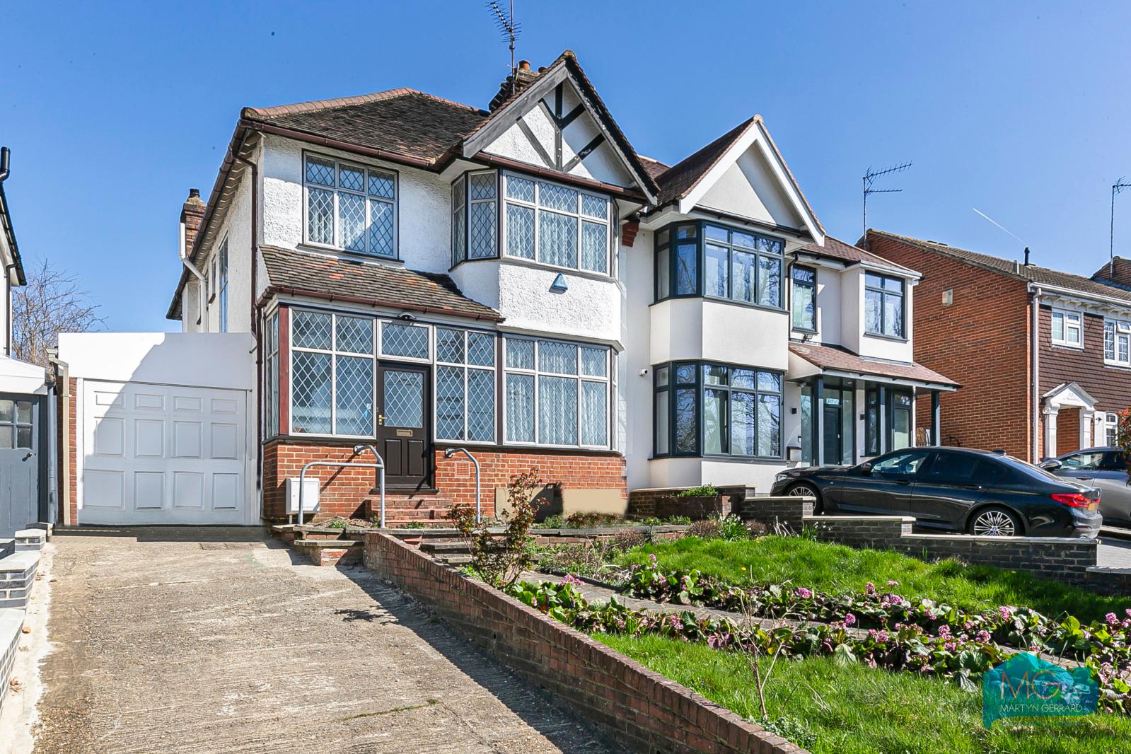 4 bedroom Semi-Detached House to rent - Martyn Gerrard