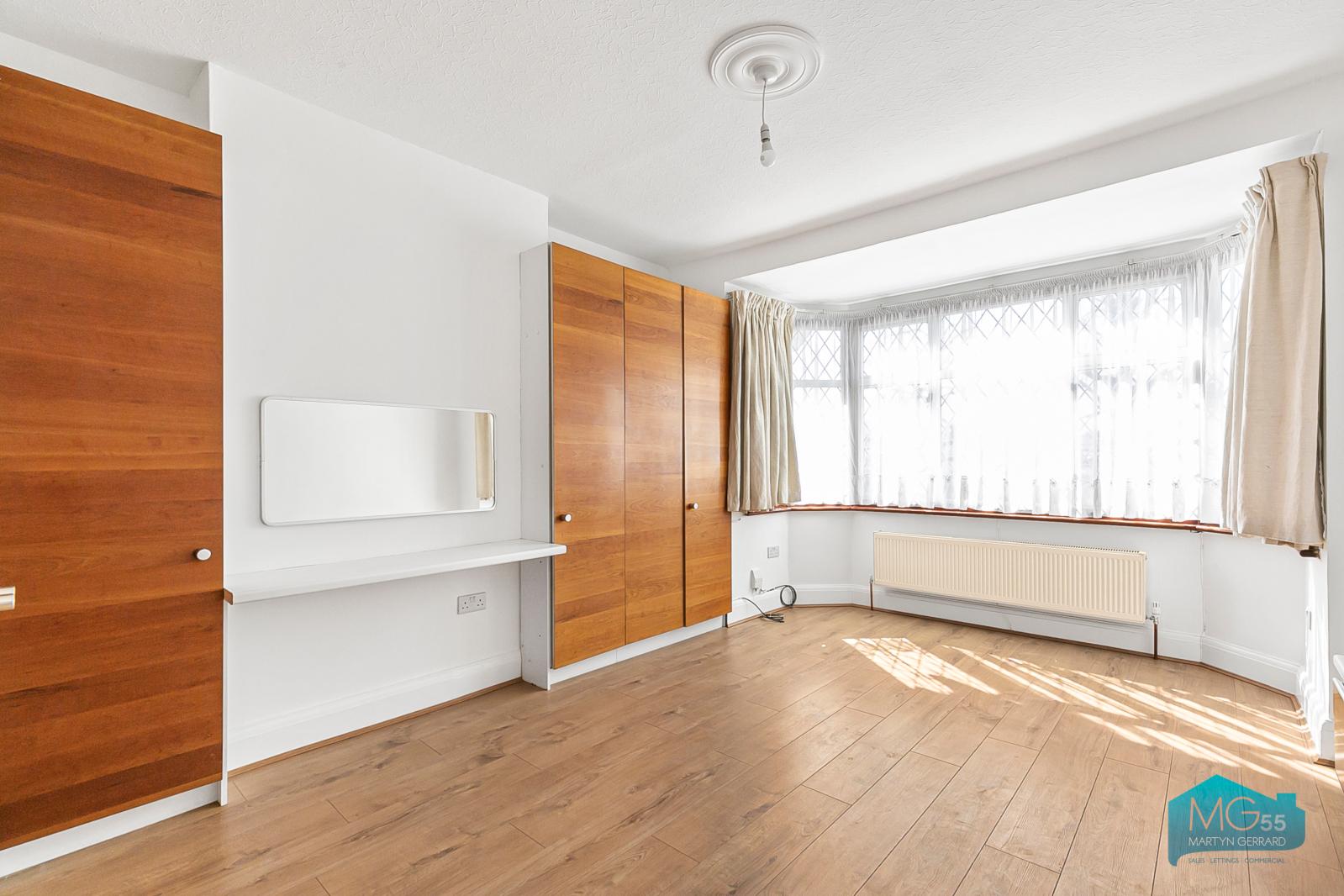 4 bedroom Semi-Detached House to rent - Martyn Gerrard