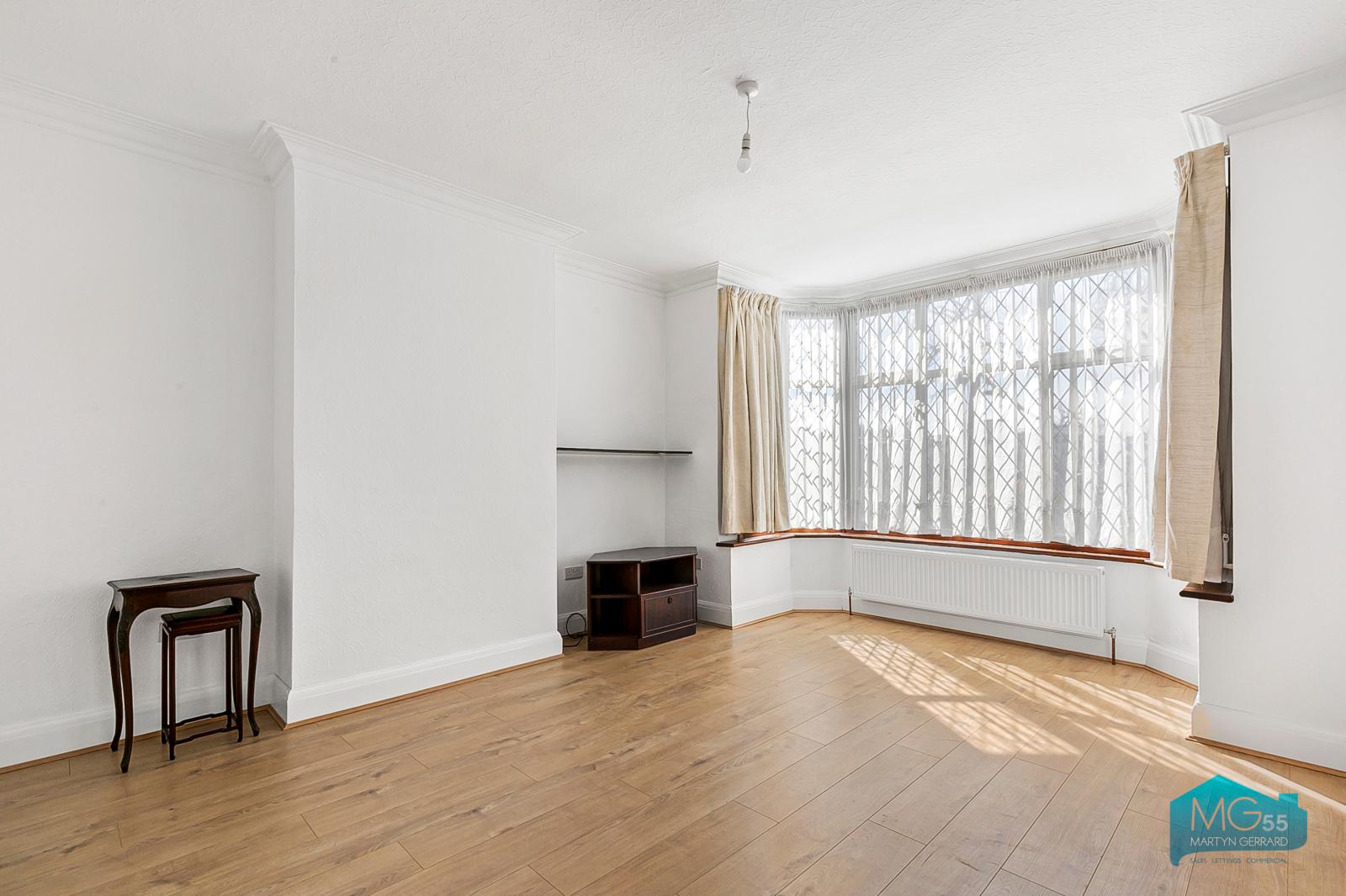 4 bedroom Semi-Detached House to rent - Martyn Gerrard