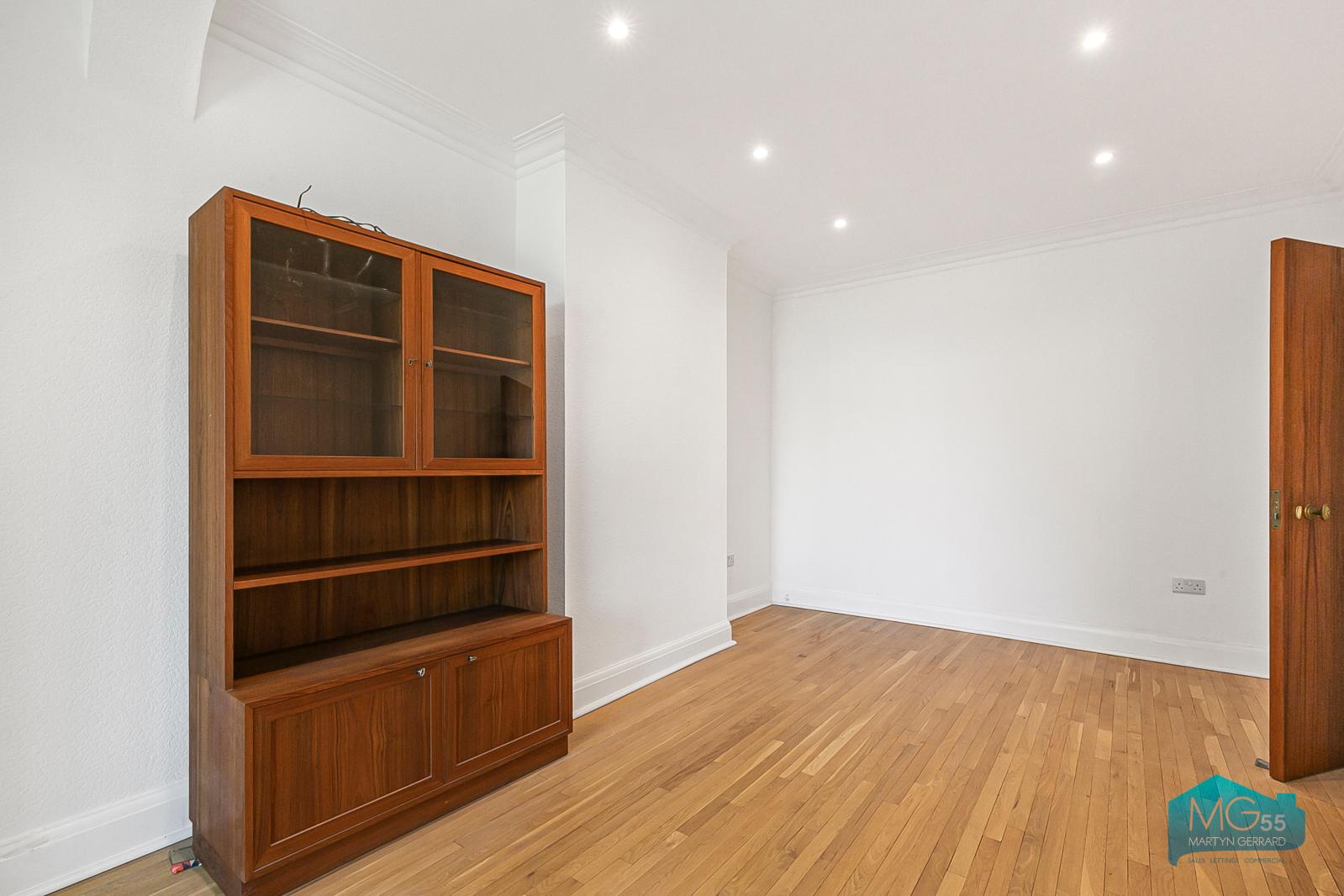 4 bedroom Semi-Detached House to rent - Martyn Gerrard