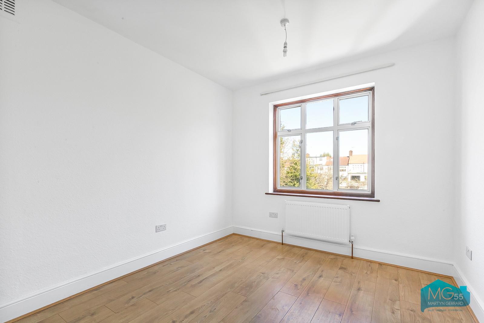 4 bedroom Semi-Detached House to rent - Martyn Gerrard