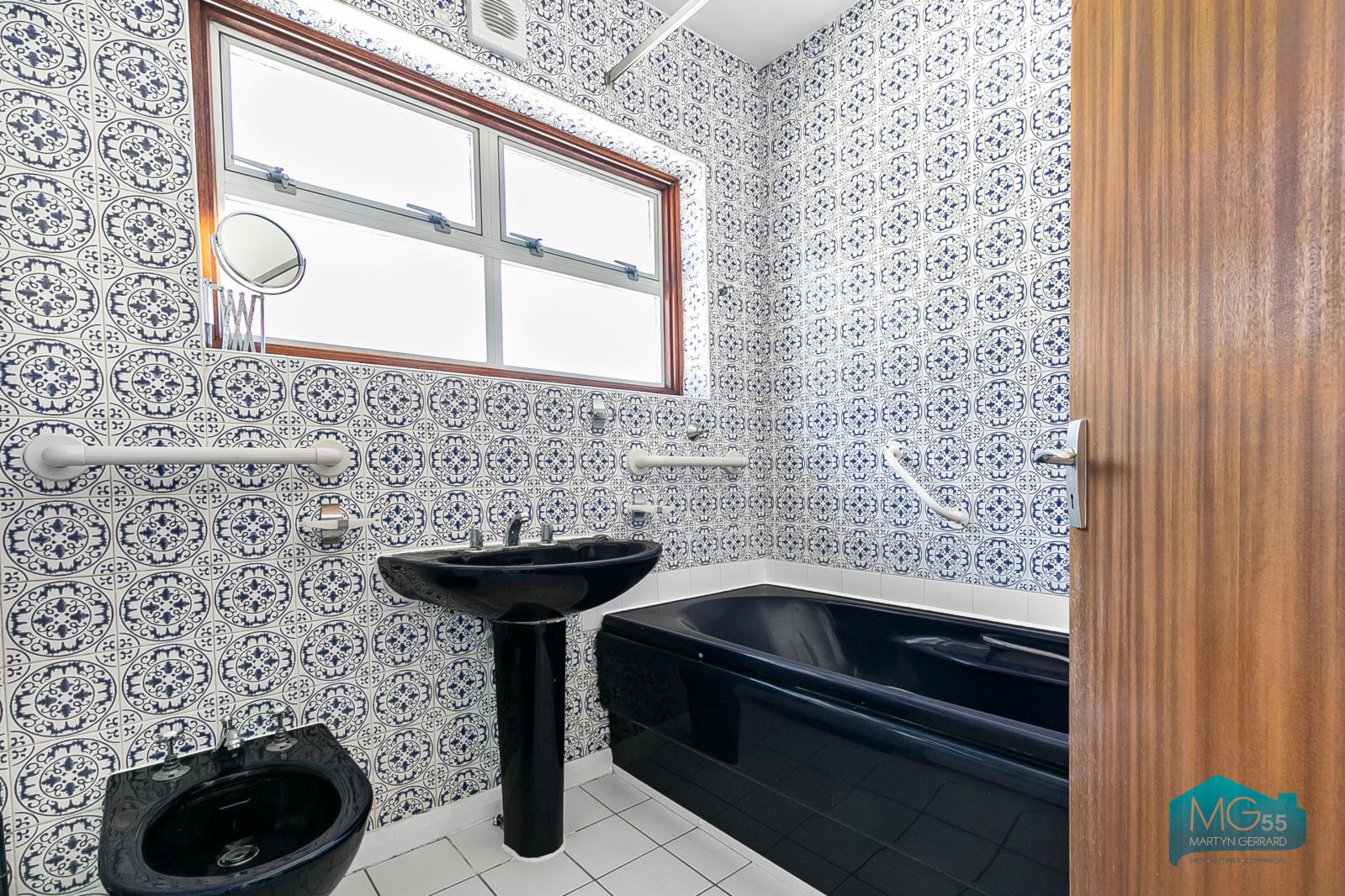 4 bedroom Semi-Detached House to rent - Martyn Gerrard
