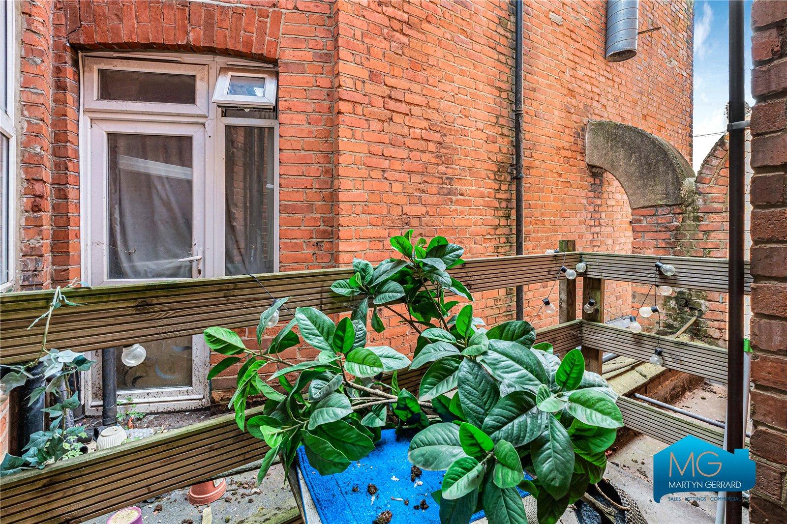 2 bedroom Apartment to rent - Martyn Gerrard