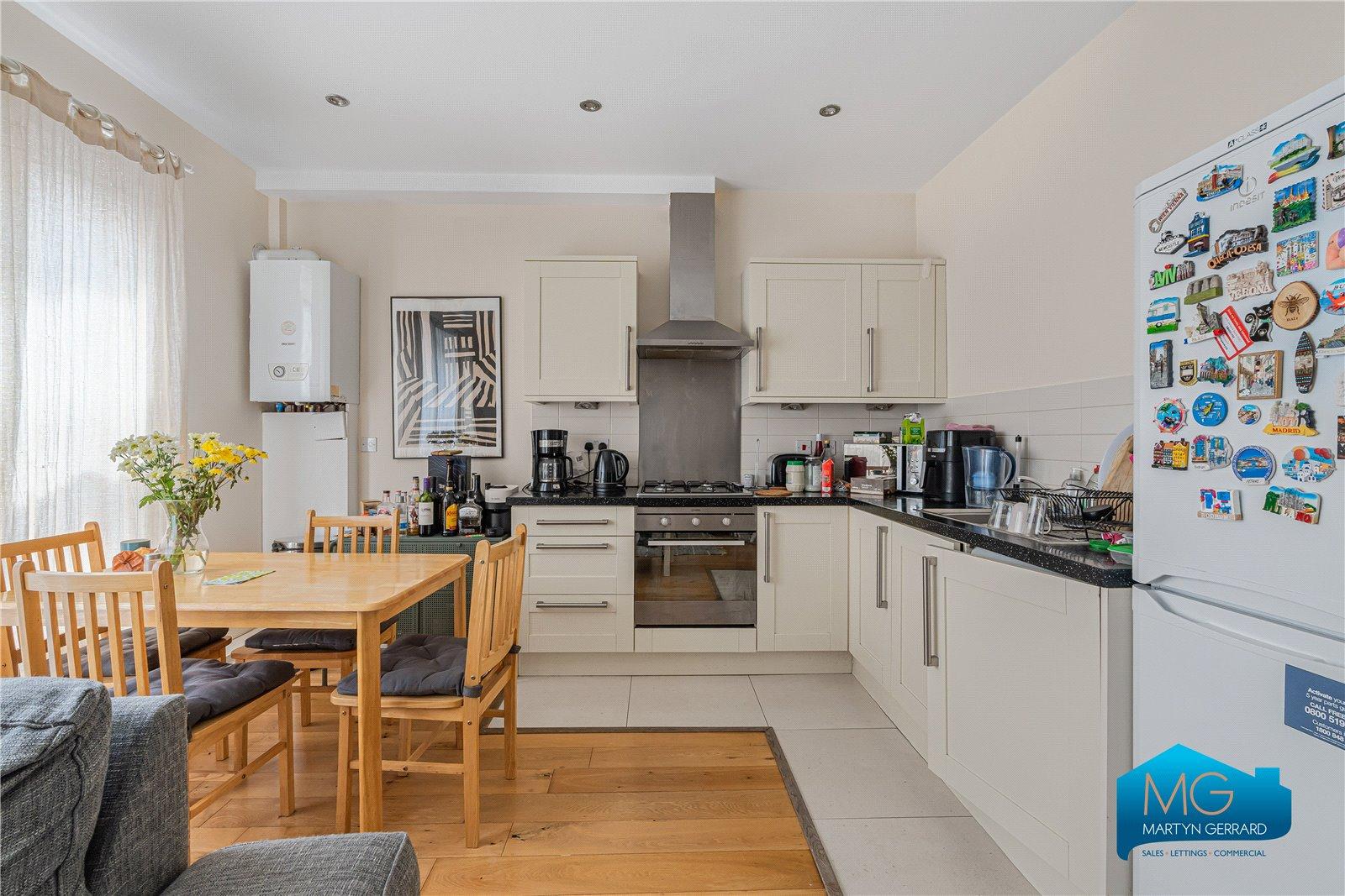2 bedroom Apartment to rent + ' - Martyn Gerrard
