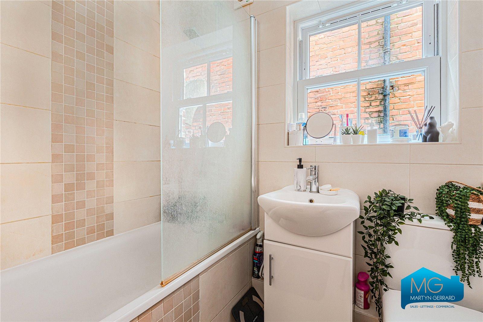 2 bedroom Apartment to rent - Martyn Gerrard