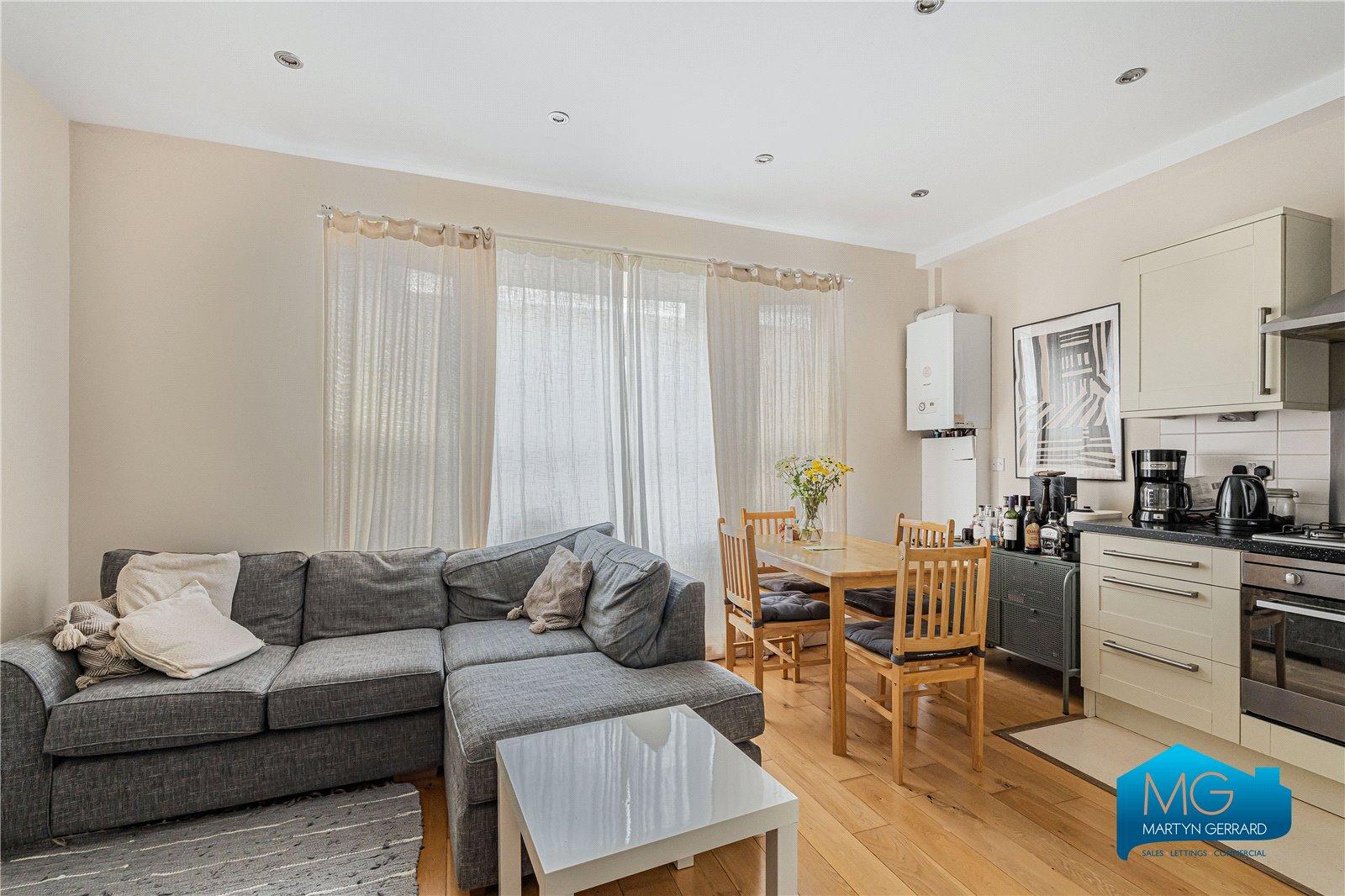 2 bedroom Apartment to rent - Martyn Gerrard