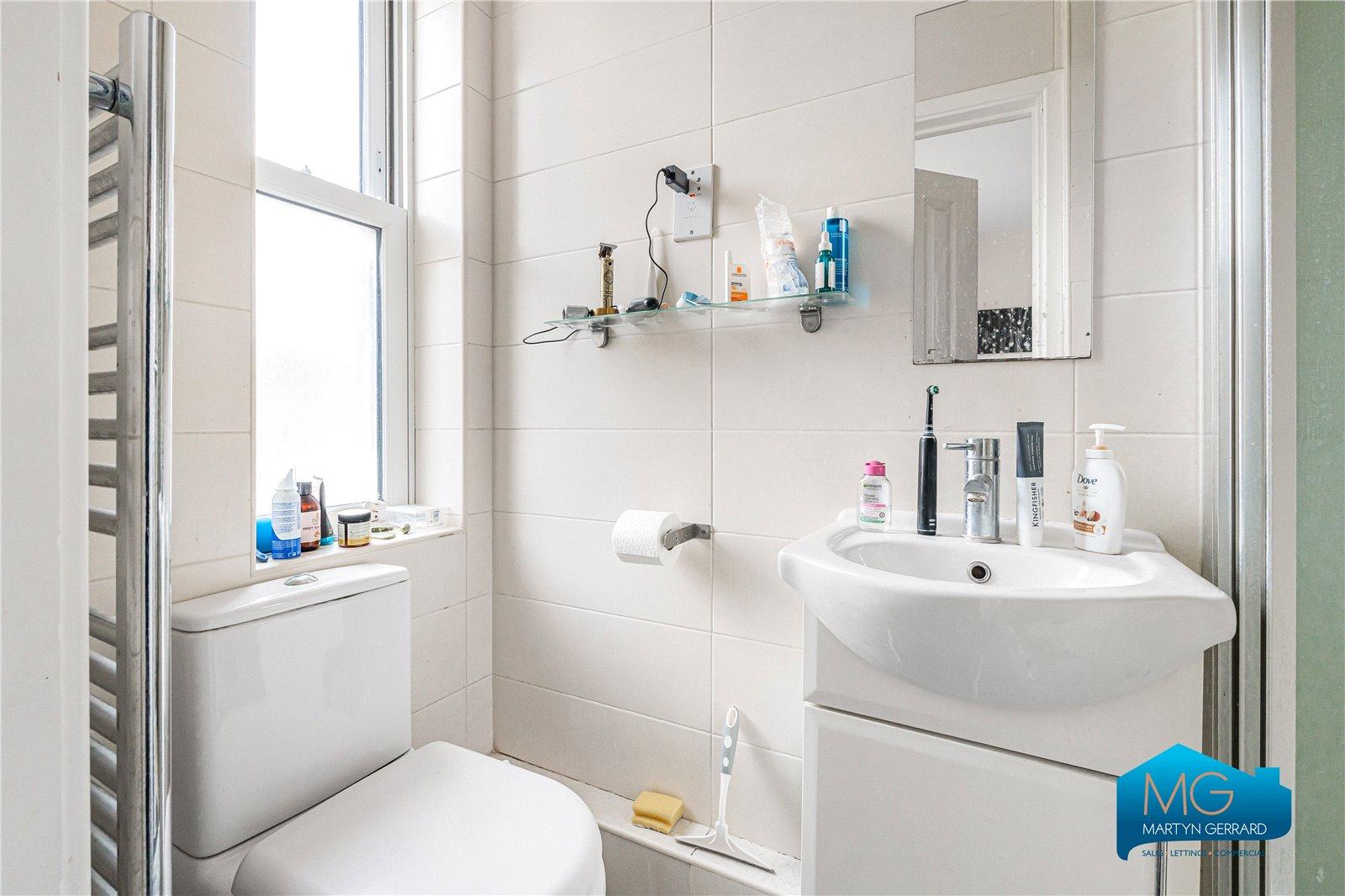 2 bedroom Apartment to rent - Martyn Gerrard