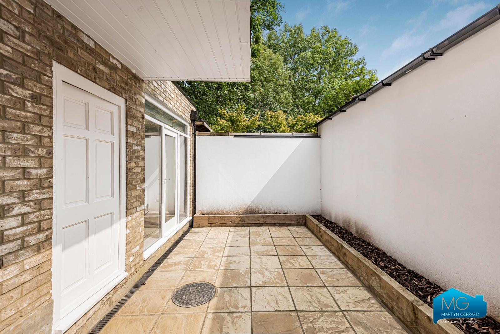 2 bedroom Semi-Detached House to rent - Martyn Gerrard