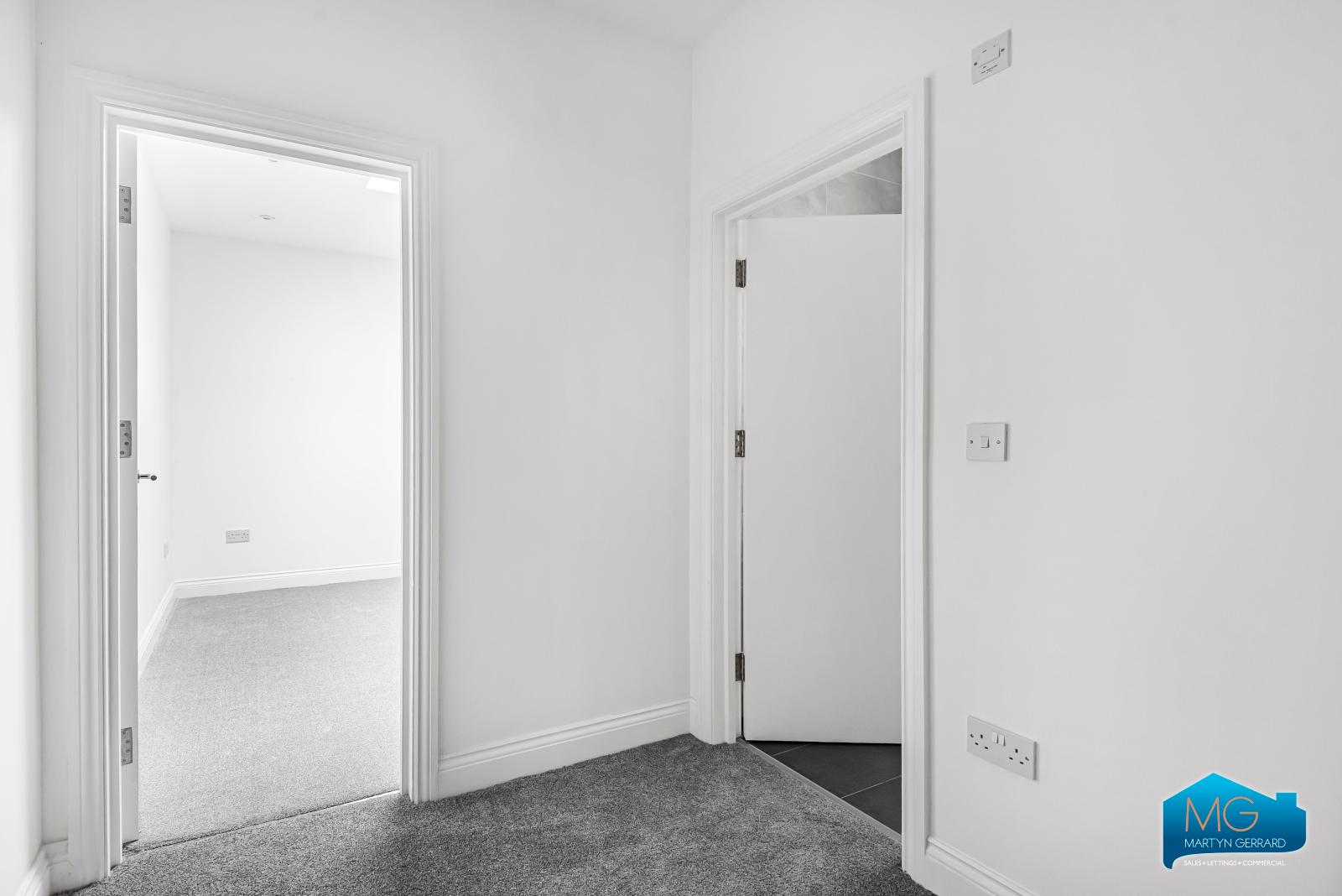 2 bedroom Semi-Detached House to rent - Martyn Gerrard