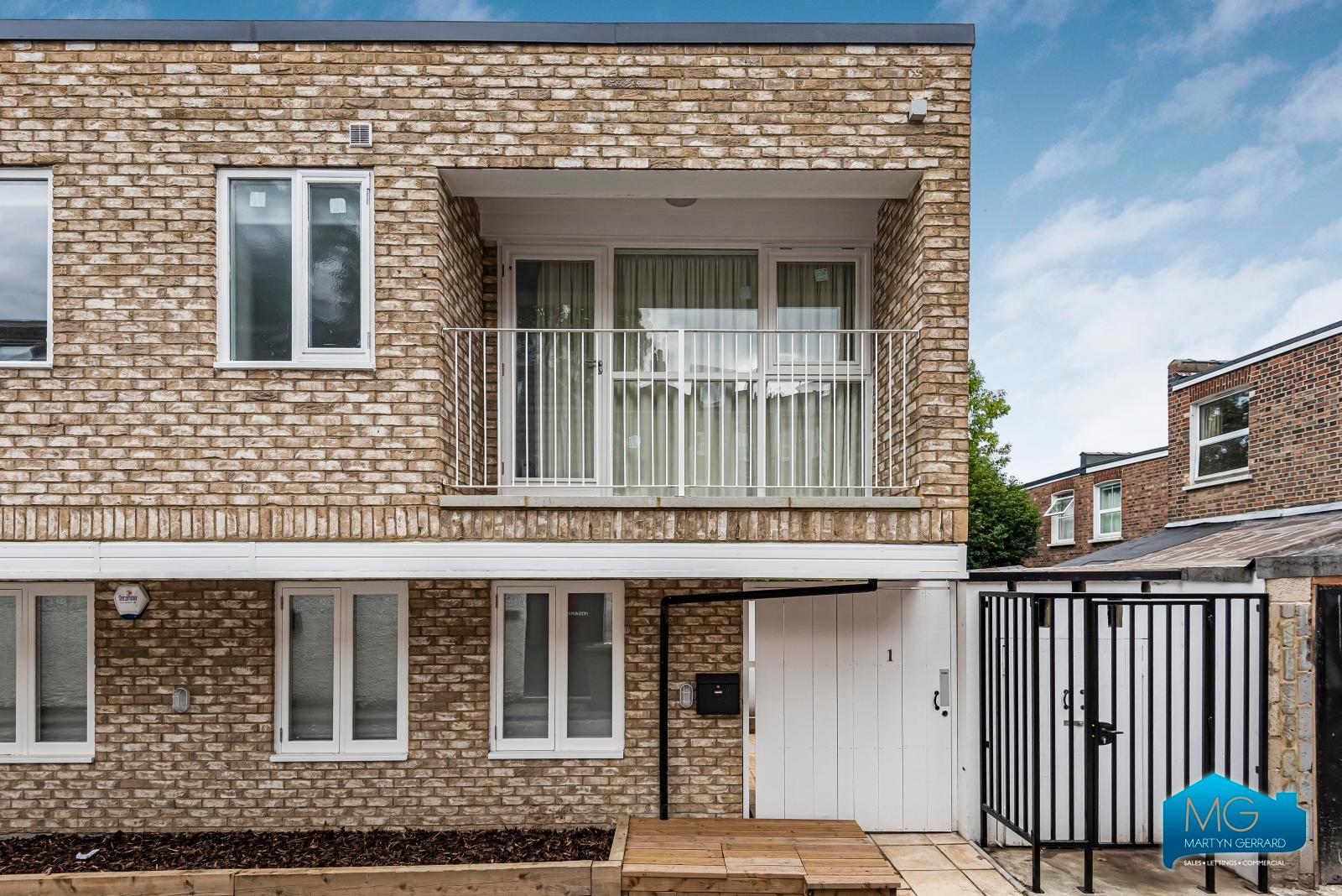 2 bedroom Semi-Detached House to rent - Martyn Gerrard