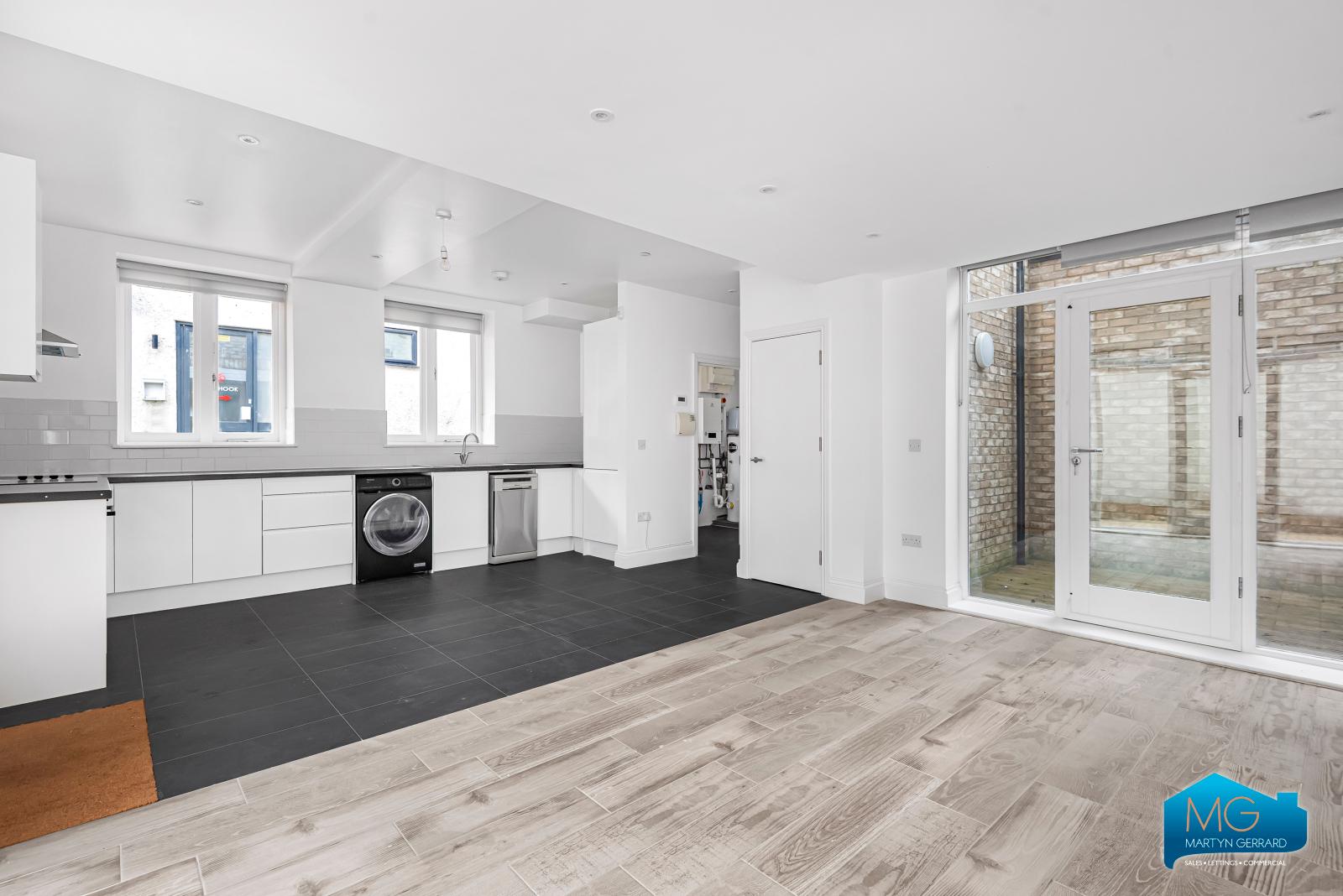 2 bedroom Semi-Detached House to rent - Martyn Gerrard