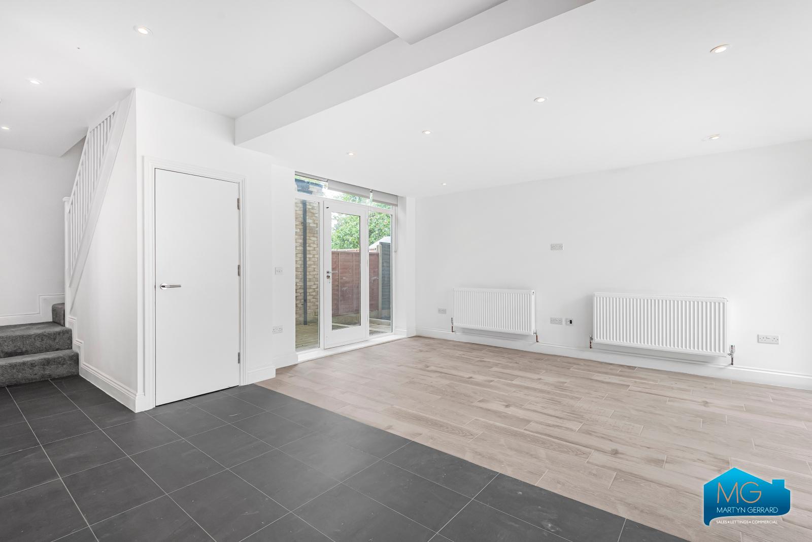 2 bedroom Semi-Detached House to rent - Martyn Gerrard