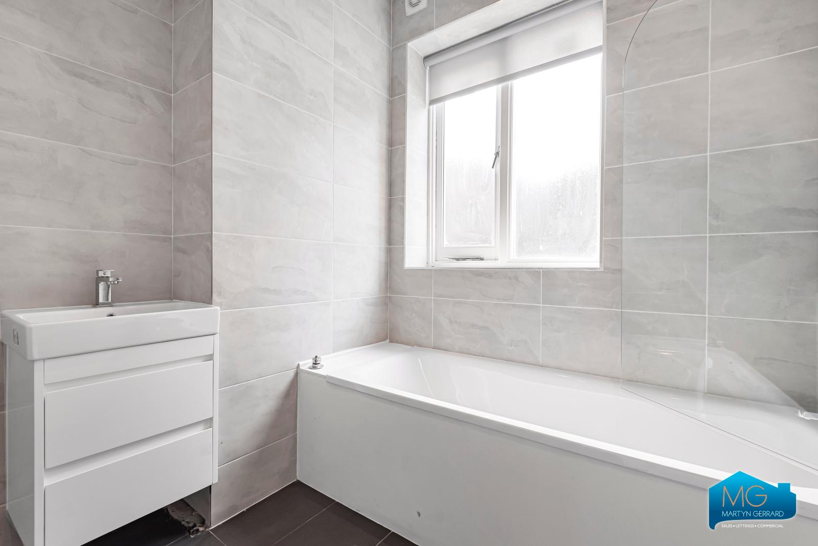2 bedroom Semi-Detached House to rent - Martyn Gerrard