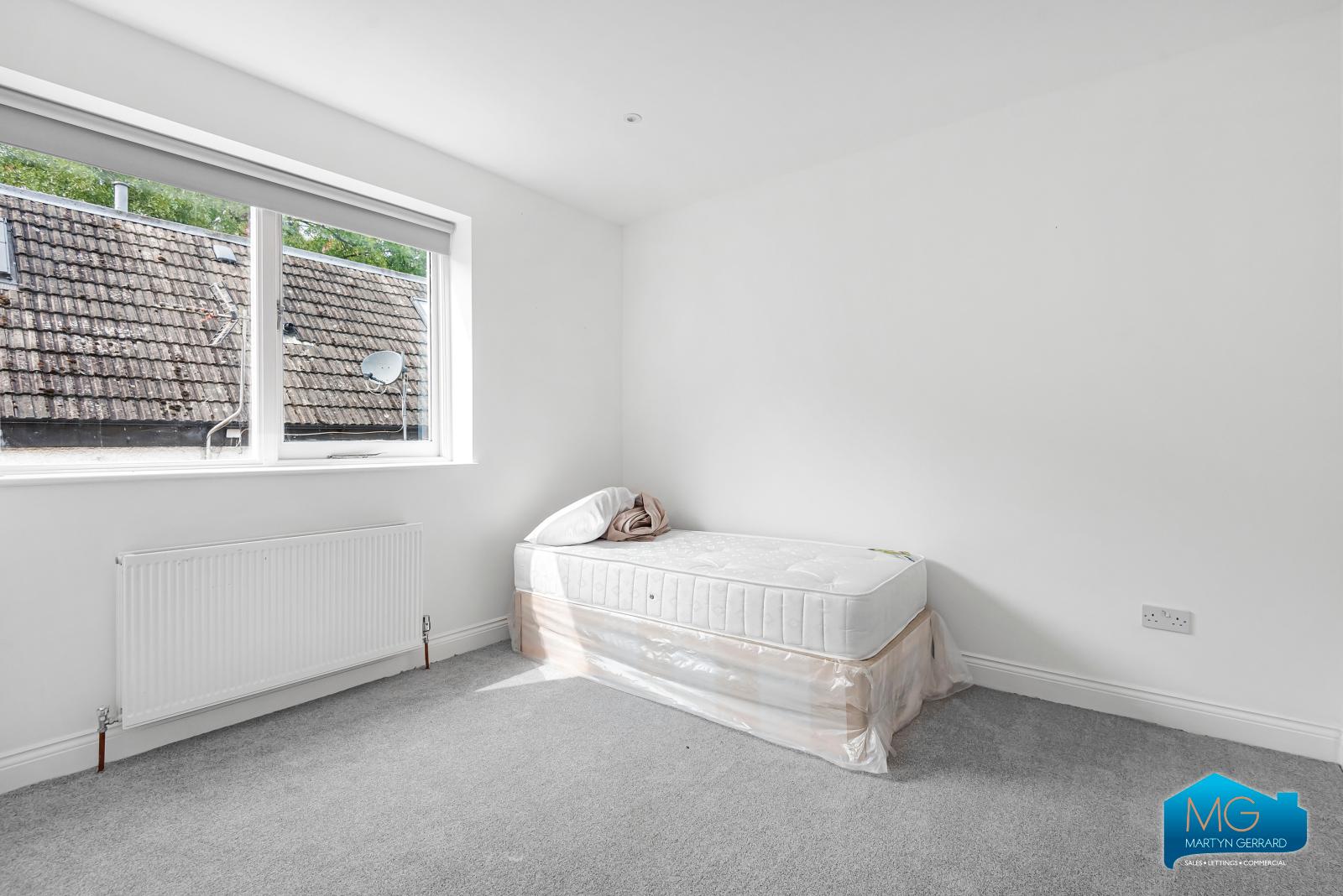 2 bedroom Semi-Detached House to rent - Martyn Gerrard