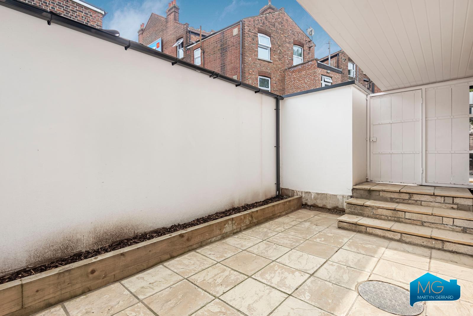 2 bedroom Semi-Detached House to rent - Martyn Gerrard